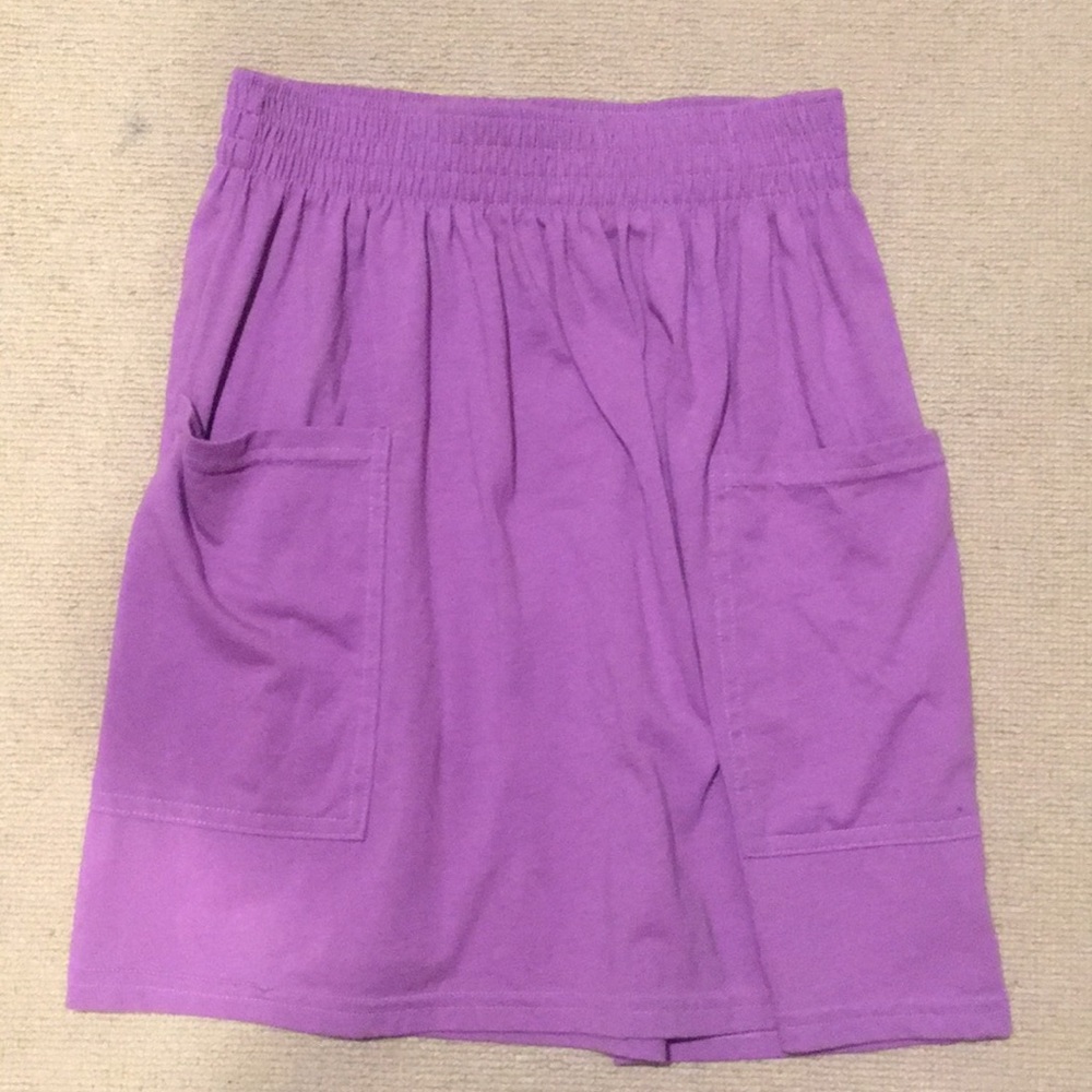 comfy purple skirt with two front pockets